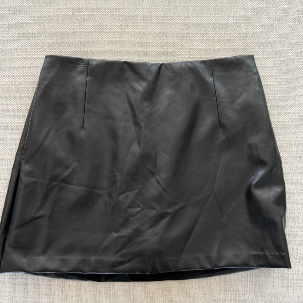 ABERCROMBIE & FITCH leather skort